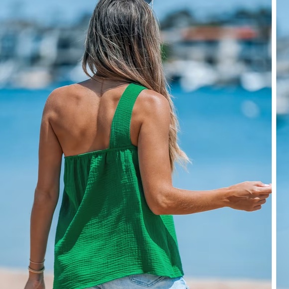 Green top NWT - Picture 2 of 3